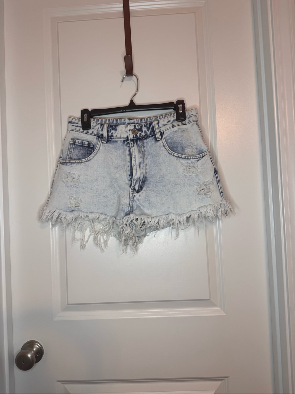 SHEIN Light Blue Acid Wash Distressed Denim Shorts